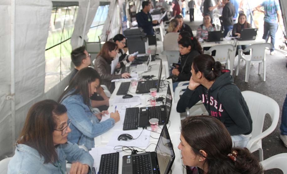 Governo nos Bairros faz mais de 1.000 atendimentos no Sítio Cercado, em Curitiba