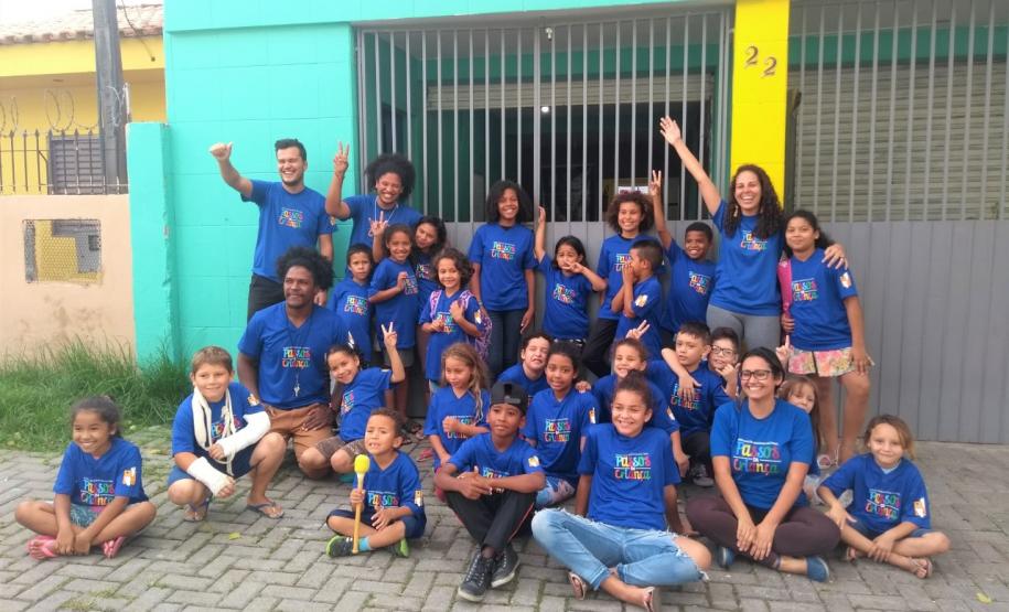 Repasse assinado pelo secretário da Justiça, Família e Trabalho do Governo do Paraná (Sejuf), Ney Leprevost, destina R$ 80.617,00 para a Passos da Criança, uma instituição da localidade que busca promover a colaboração, interação e desenvolvimento mútuo através de vínculos que integram a criança e o adolescente com a família e a comunidade.