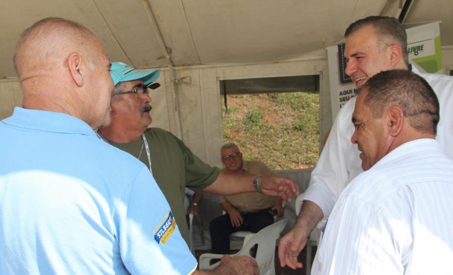Governo nos Bairros atende moradores do Tatuquara