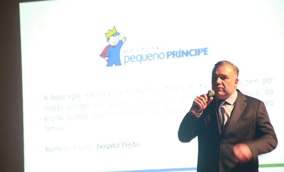 Ney Leprevost apresenta banco de projetos para a área social
