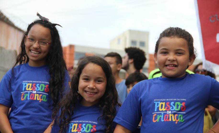 Repasse assinado pelo secretário da Justiça, Família e Trabalho do Governo do Paraná (Sejuf), Ney Leprevost, destina R$ 80.617,00 para a Passos da Criança, uma instituição da localidade que busca promover a colaboração, interação e desenvolvimento mútuo através de vínculos que integram a criança e o adolescente com a família e a comunidade.