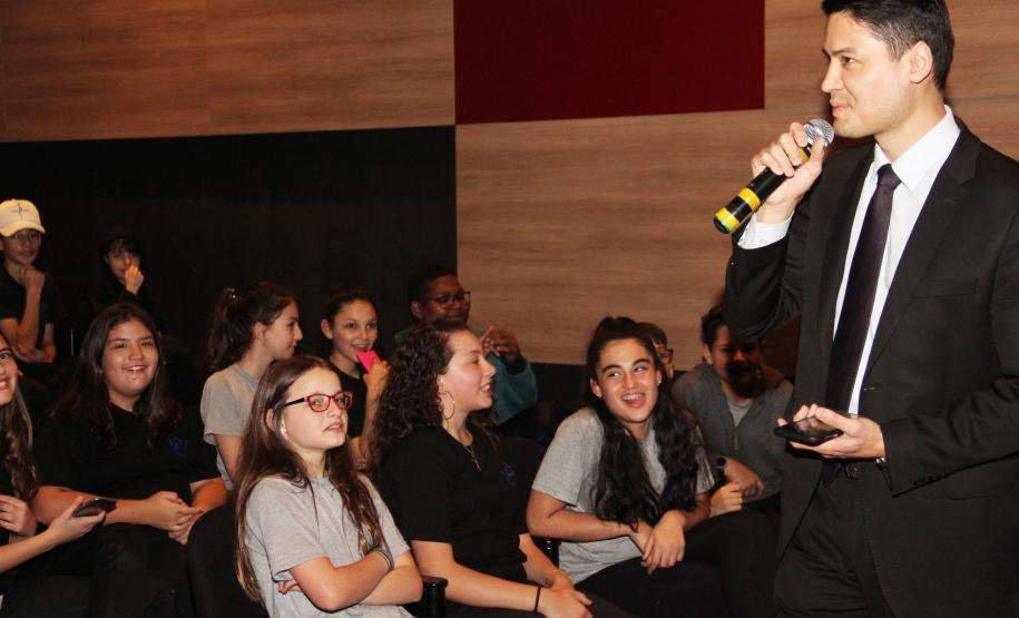 Seminário orienta crianças e adolescentes sobre os cuidados com crimes na internet