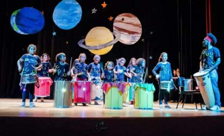 Repasse assinado pelo secretário da Justiça, Família e Trabalho do Governo do Paraná (Sejuf), Ney Leprevost, destina R$ 80.617,00 para a Passos da Criança, uma instituição da localidade que busca promover a colaboração, interação e desenvolvimento mútuo através de vínculos que integram a criança e o adolescente com a família e a comunidade.