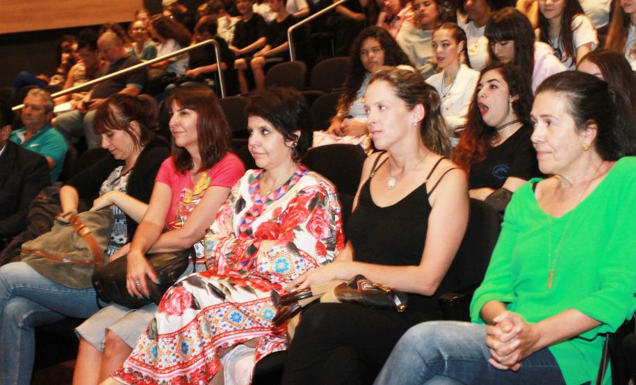 Seminário orienta crianças e adolescentes sobre os cuidados com crimes na internet