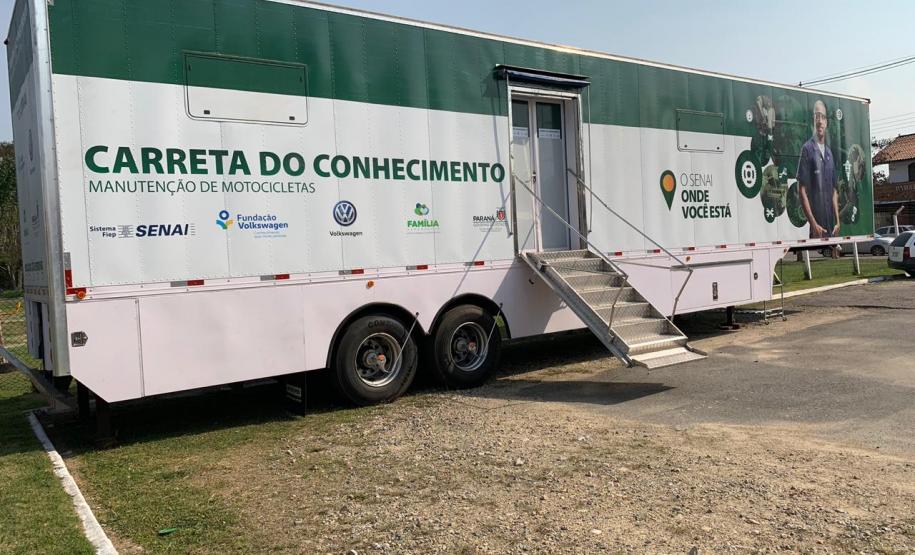 Projeto Carretas do Conhecimento forma 44 alunos da primeira turma no bairro Tatuquara