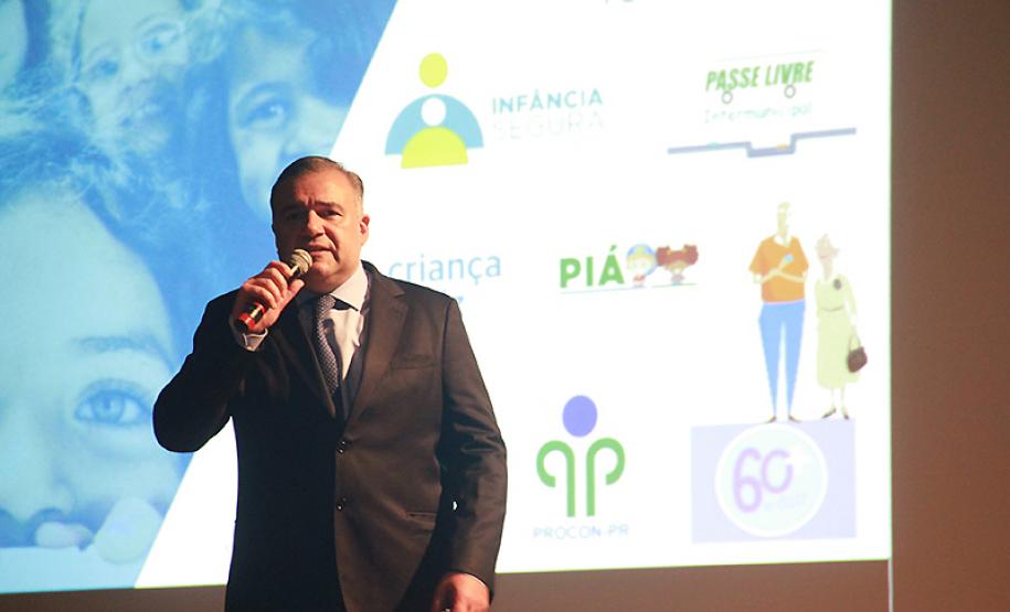 Ney Leprevost apresenta banco de projetos para a área social
