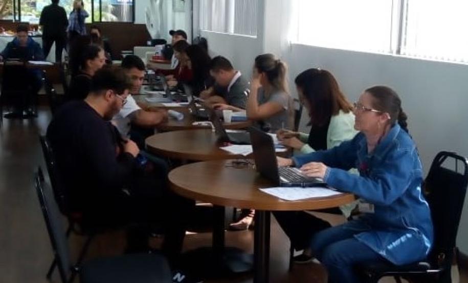 Juventude em Ação encaminha jovens para vagas de emprego e menor aprendiz