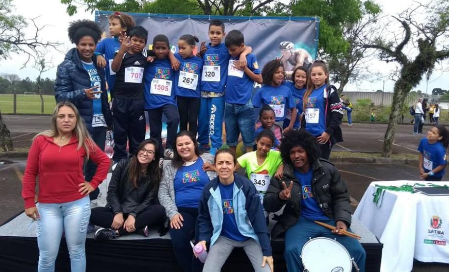 Repasse assinado pelo secretário da Justiça, Família e Trabalho do Governo do Paraná (Sejuf), Ney Leprevost, destina R$ 80.617,00 para a Passos da Criança, uma instituição da localidade que busca promover a colaboração, interação e desenvolvimento mútuo através de vínculos que integram a criança e o adolescente com a família e a comunidade.