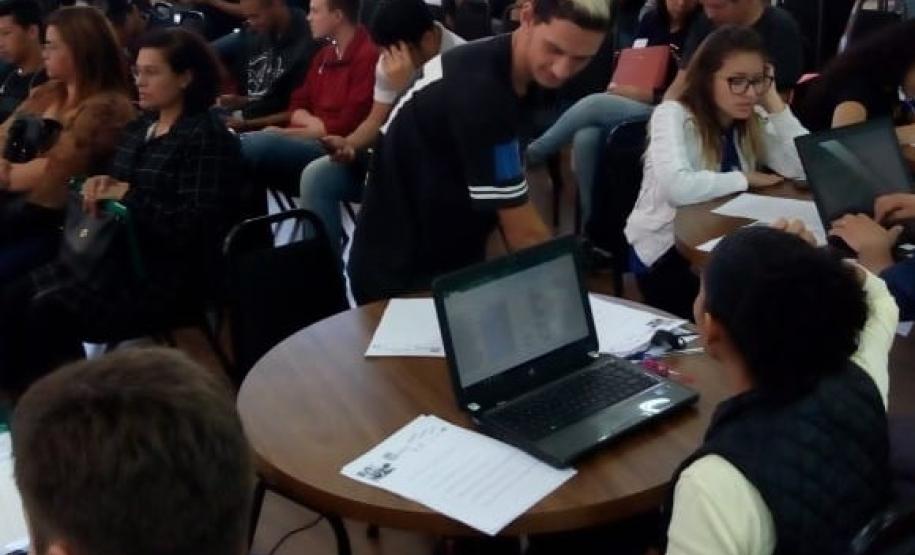 Juventude em Ação encaminha jovens para vagas de emprego e menor aprendiz
