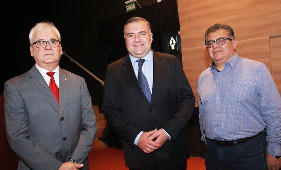 Ney Leprevost apresenta banco de projetos para a área social