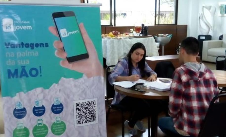 Juventude em Ação encaminha jovens para vagas de emprego e menor aprendiz