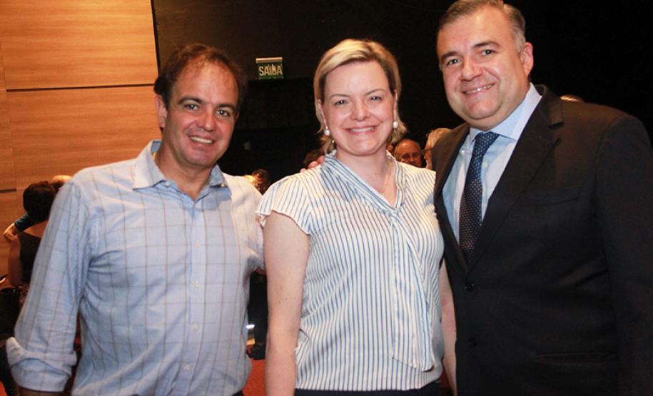 Ney Leprevost apresenta banco de projetos para a área social