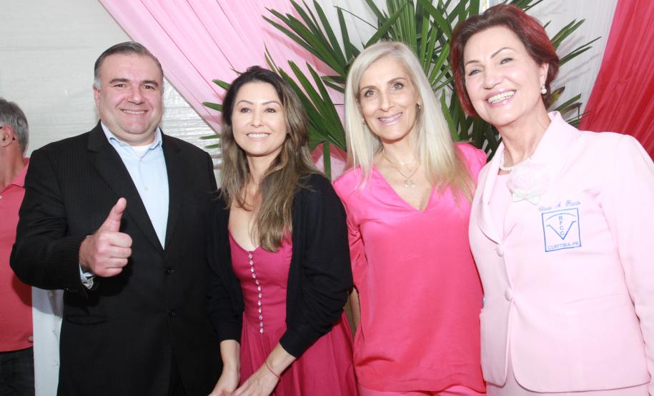 Luciana Massa e Ney Leprevost no Outubro Rosa do Hospital Erasto Gaertner
