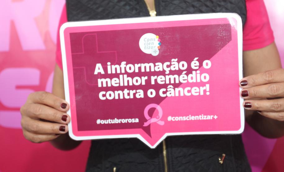 Luciana Massa e Ney Leprevost no Outubro Rosa do Hospital Erasto Gaertner