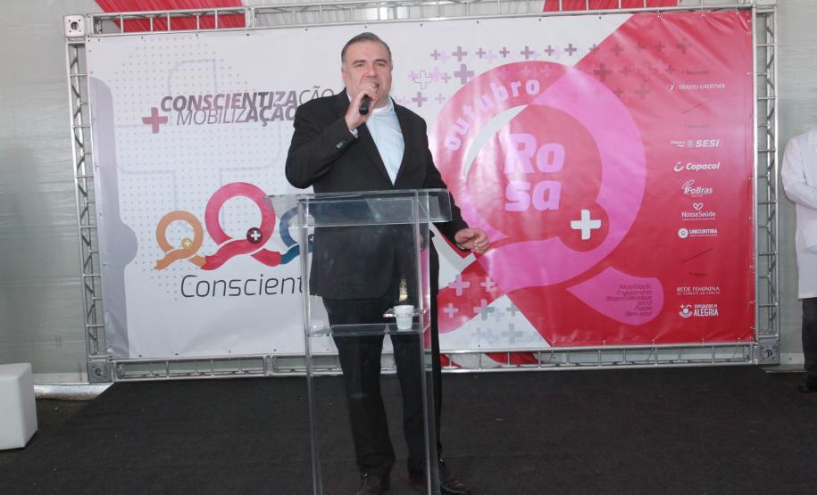 Luciana Massa e Ney Leprevost no Outubro Rosa do Hospital Erasto Gaertner