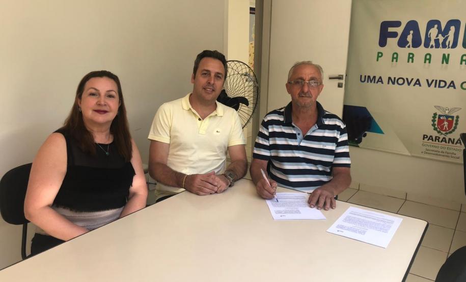 Sejuf repassa recursos para APAE de Floraí