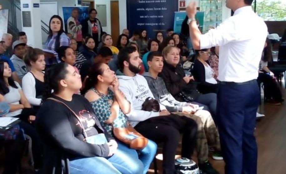 Juventude em Ação encaminha jovens para vagas de emprego e menor aprendiz