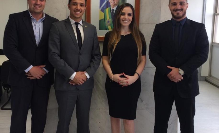 Juventude em Ação encaminha jovens para vagas de emprego e menor aprendiz