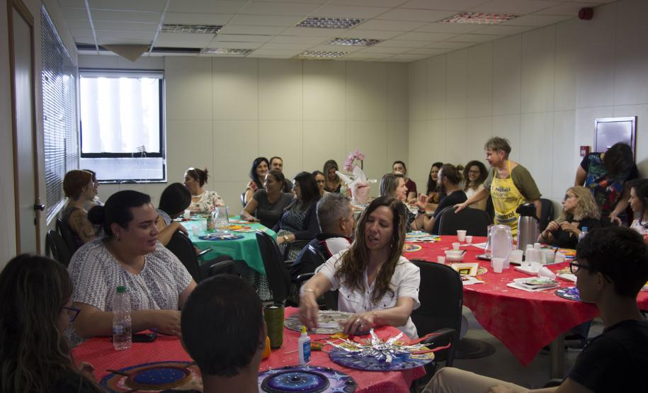 Secretaria capacita servidores com o curso Arteterapia e Socioeducação