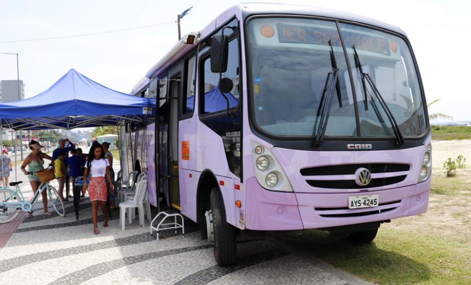 Ônibus Lilás vai percorrer 14 municípios em novembro, levando atendimento à mulher vítima de violência