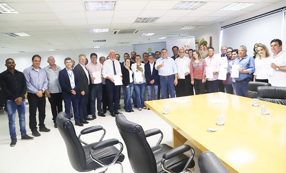 Ratinho Junior, Ney Leprevost e Jorge Lange viabilizam construção de mais 303 casas para famílias em situação de extrema pobreza