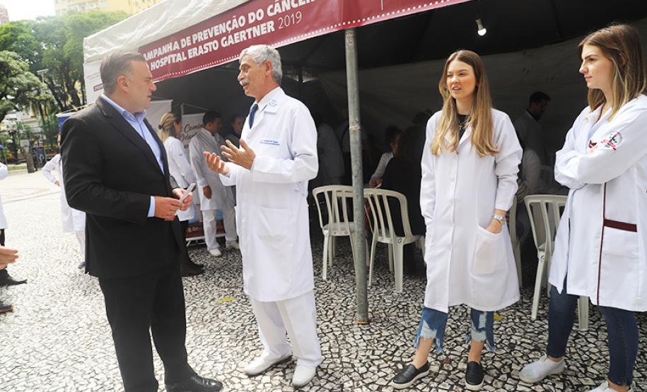 Ney Leprevost participa da 31ª Campanha de Prevenção do Câncer Bucal do Hospital Erasto Gaertner