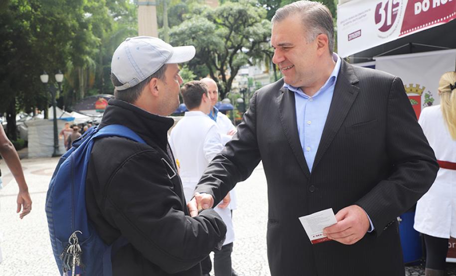 Ney Leprevost participa da 31ª Campanha de Prevenção do Câncer Bucal do Hospital Erasto Gaertner
