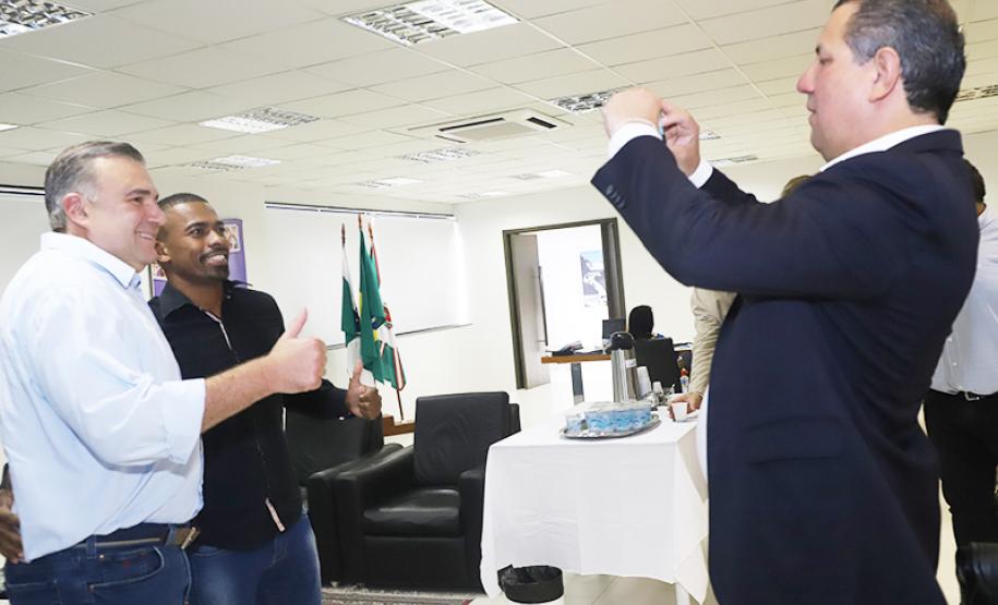 Ratinho Junior, Ney Leprevost e Jorge Lange viabilizam construção de mais 303 casas para famílias em situação de extrema pobreza