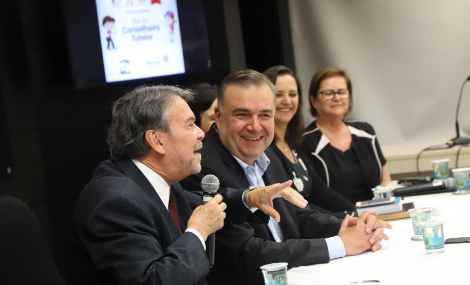 NEY LEPREVOST HOMENAGEIA CONSELHEIROS TUTELARES DE CURITIBA, REGIÃO METROPOLITANA E LITORAL