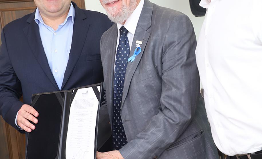 Darci Piana e Ney Leprevost repassam mais de R$ 1 milhão a entidades que atendem crianças, adolescentes e pessoas com deficiência