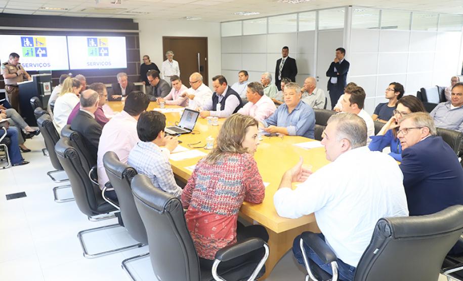 Ratinho Junior, Ney Leprevost e Jorge Lange viabilizam construção de mais 303 casas para famílias em situação de extrema pobreza