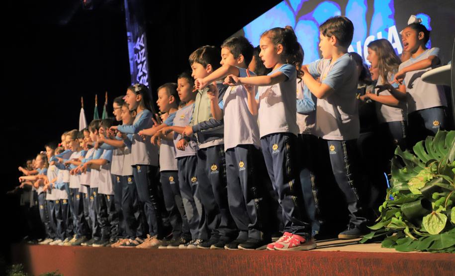 Em evento internacional, Ney Leprevost fala  sobre programas sociais para proteger as famílias