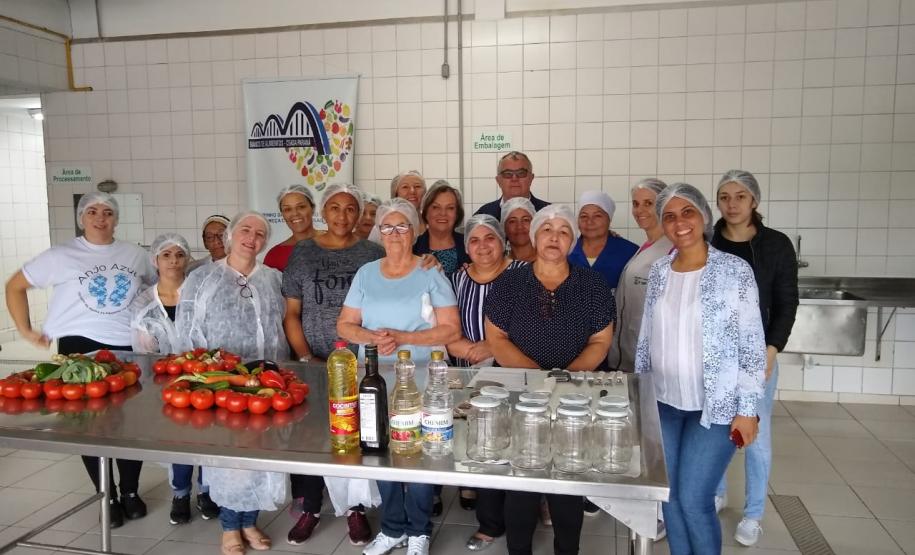 Mulheres em situação de vulnerabilidade participam de curso de culinária para geração de renda