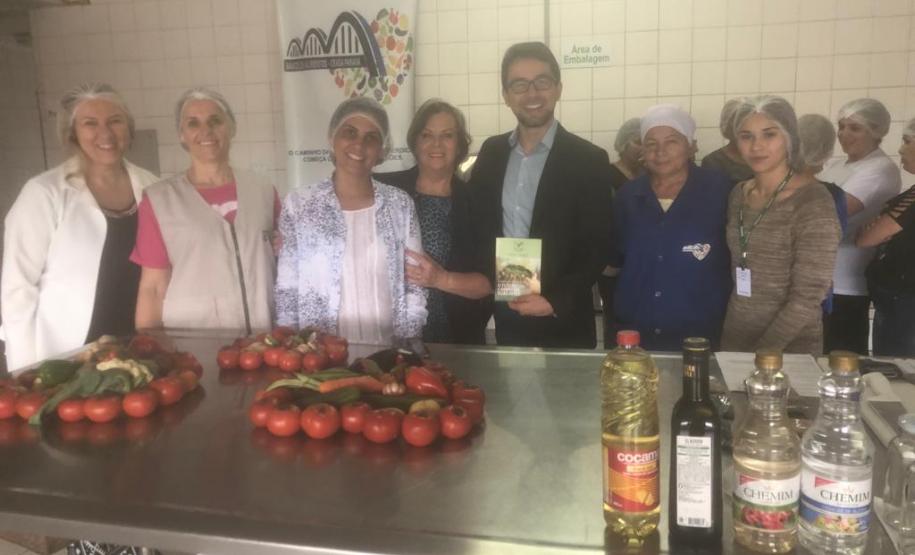 Mulheres em situação de vulnerabilidade participam de curso de culinária para geração de renda