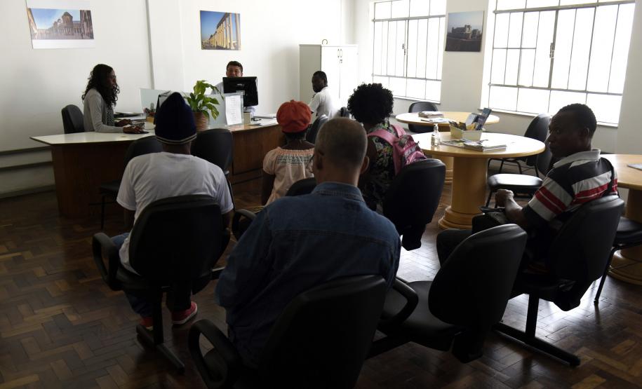 Centro oferta 62 vagas de emprego para migrantes e refugiados em Curitiba