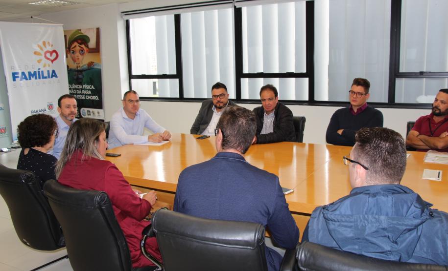 Paraná Cidadão e Feira da Cidadania vão ofertar exames de visão gratuitos para crianças e adolescentes com o Adam Robô