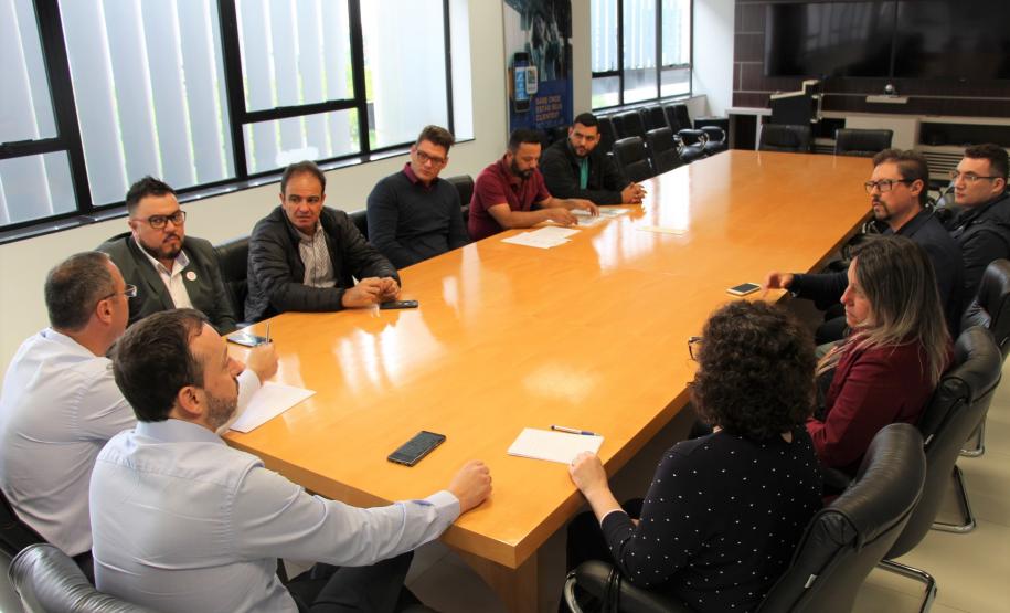 Paraná Cidadão e Feira da Cidadania vão ofertar exames de visão gratuitos para crianças e adolescentes com o Adam Robô