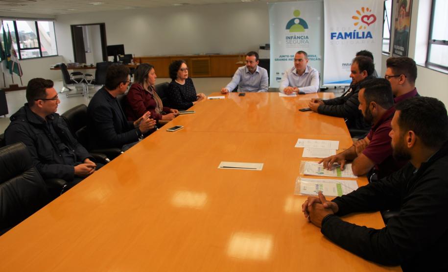 Paraná Cidadão e Feira da Cidadania vão ofertar exames de visão gratuitos para crianças e adolescentes com o Adam Robô