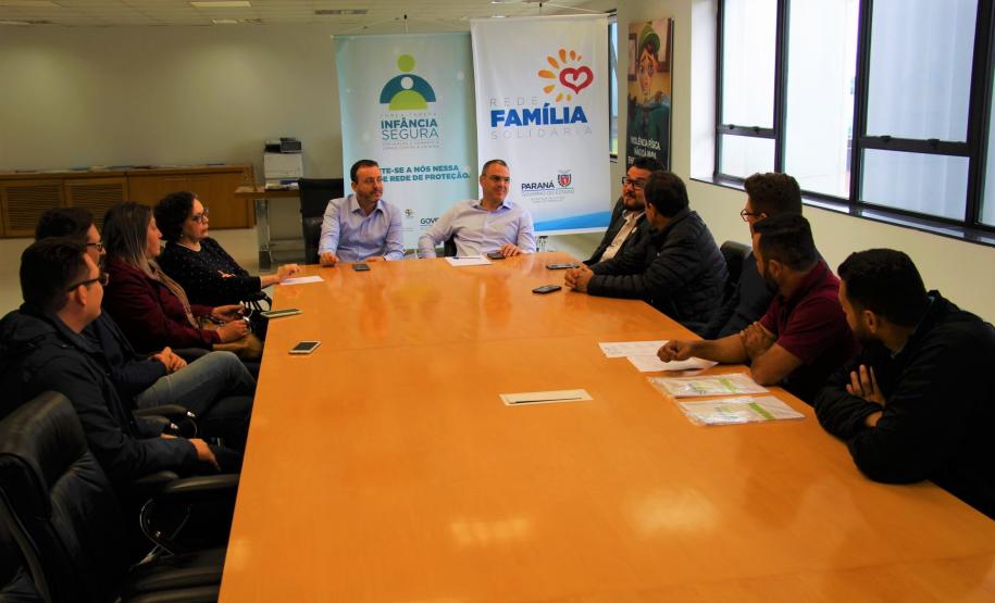 Paraná Cidadão e Feira da Cidadania vão ofertar exames de visão gratuitos para crianças e adolescentes com o Adam Robô