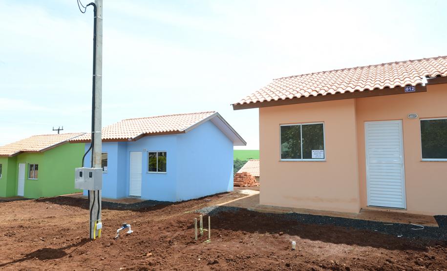 Governo entrega casas populares para famílias de Manoel Ribas