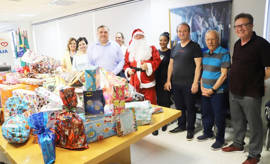 Pequeno Príncipe e HC ganham brinquedos arrecadados no Natal do Palácio das Araucárias