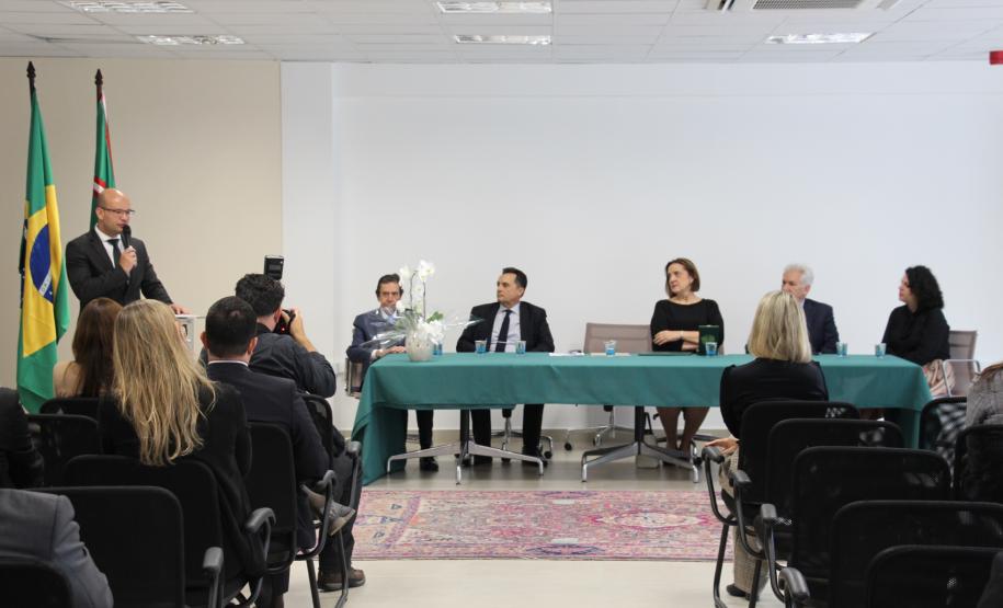 Diretor de Justiça representa governador Ratinho Junior em entrega do Grande Colar do Mérito da Defensoria Pública do Estado do Paraná