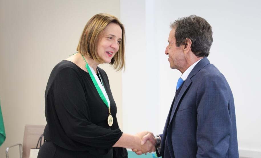 Diretor de Justiça representa governador Ratinho Junior em entrega do Grande Colar do Mérito da Defensoria Pública do Estado do Paraná