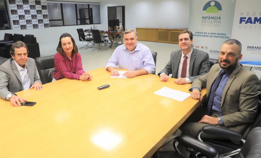 Ney Leprevost recebe Rosângela Moro e fortalece parceria da Sejuf com as Apaes