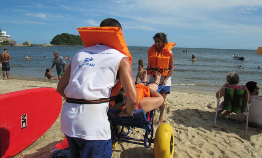 Cadeiras Anfíbias No Litoral do Paraná