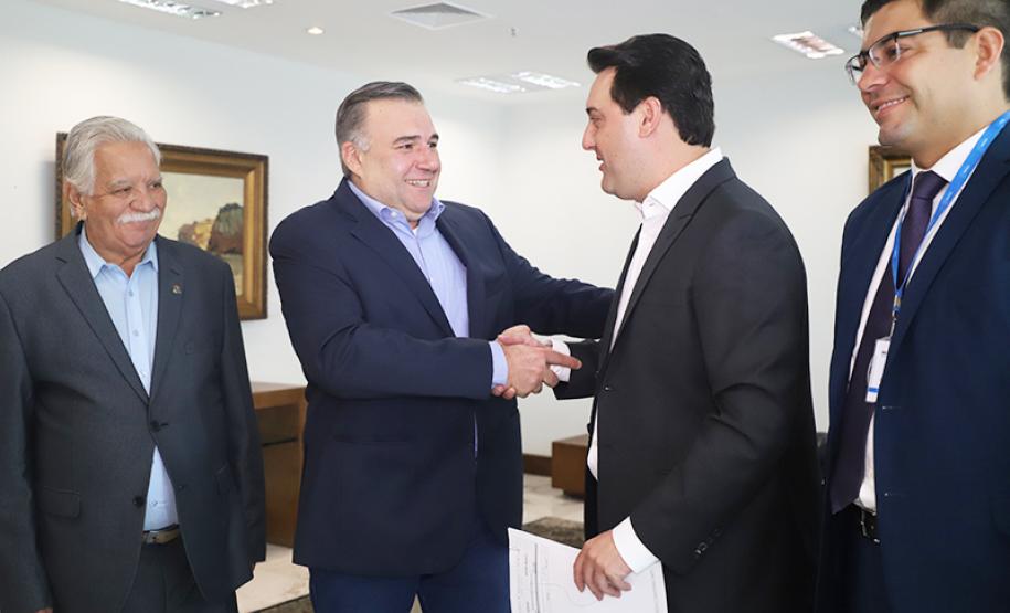 Maior do país, salário mínimo regional entra em vigor no Paraná