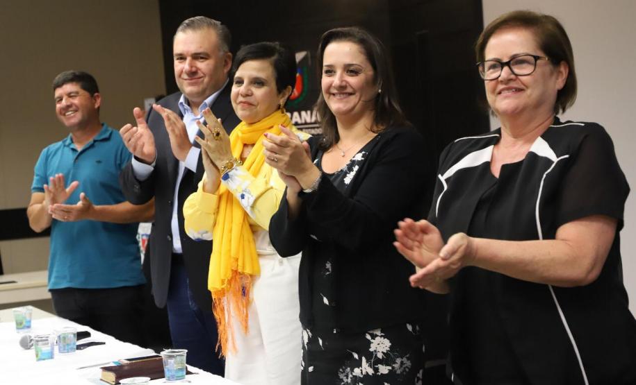 2,1 mil conselheiros tutelares tomam posse em todo o Paraná
