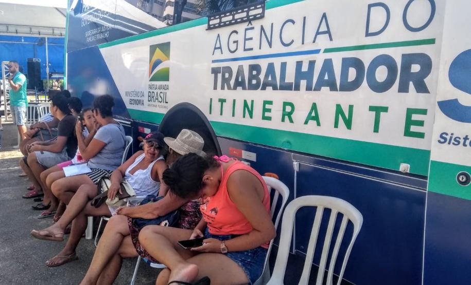 Ações de cidadania gratuitas da Sejuf atendem diversos veranistas e moradores de Guaratuba