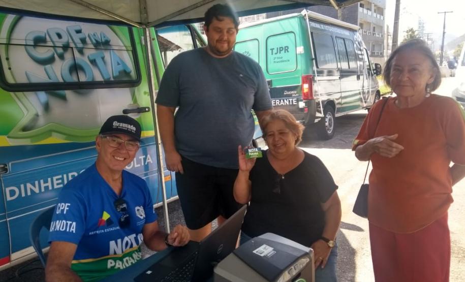 Ações de cidadania gratuitas da Sejuf atendem diversos veranistas e moradores de Guaratuba