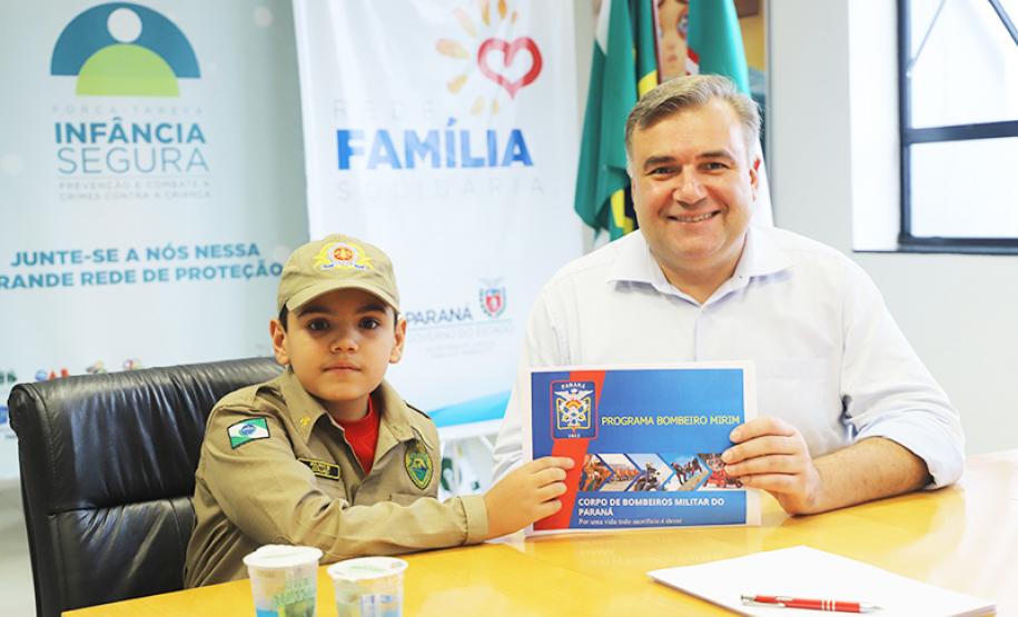 Ney Leprevost apoia programa Bombeiro Mirim